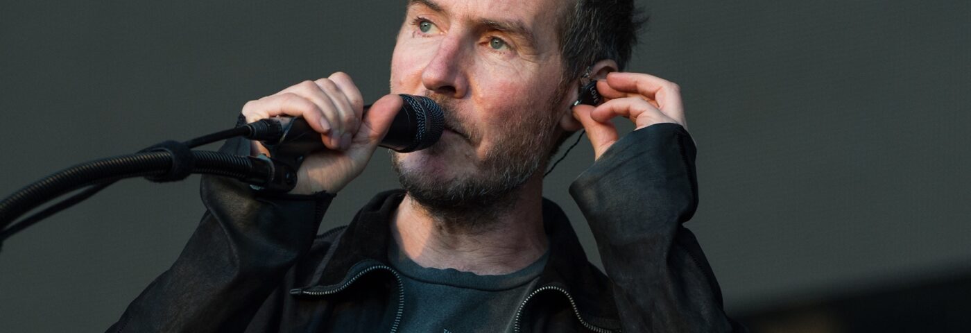 Regardez Robert Del Naja de Massive Attack lire la lettre d'un médecin témoin d'une « catastrophe » pour les nouveau-nés de Rafah