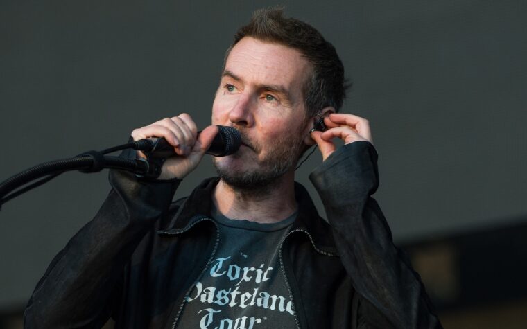 Regardez Robert Del Naja de Massive Attack lire la lettre d'un médecin témoin d'une "catastrophe" pour les nouveau-nés de Rafah