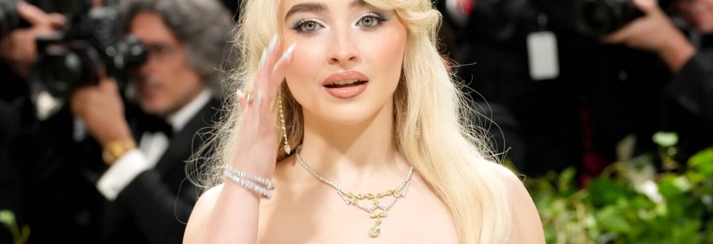Regardez Sabrina Carpenter interpréter « Espresso » et plus encore lors des débuts de « SNL »