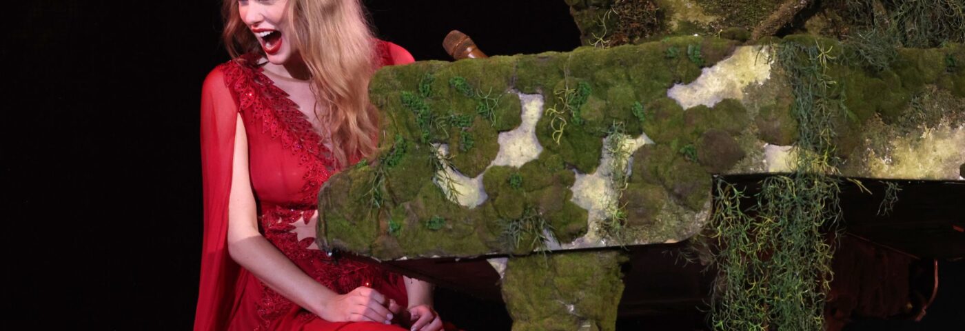 Regardez Taylor Swift faire ses débuts dans « Guilty as Sin? »  et des chansons mashup de « 1989 » au 89e concert « Eras Tour »