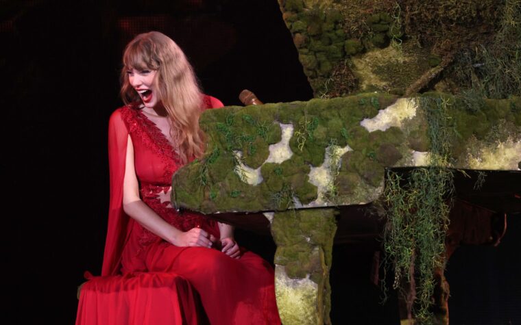 Regardez Taylor Swift faire ses débuts dans "Guilty as Sin?"  et des chansons mashup de « 1989 » au 89e concert « Eras Tour »