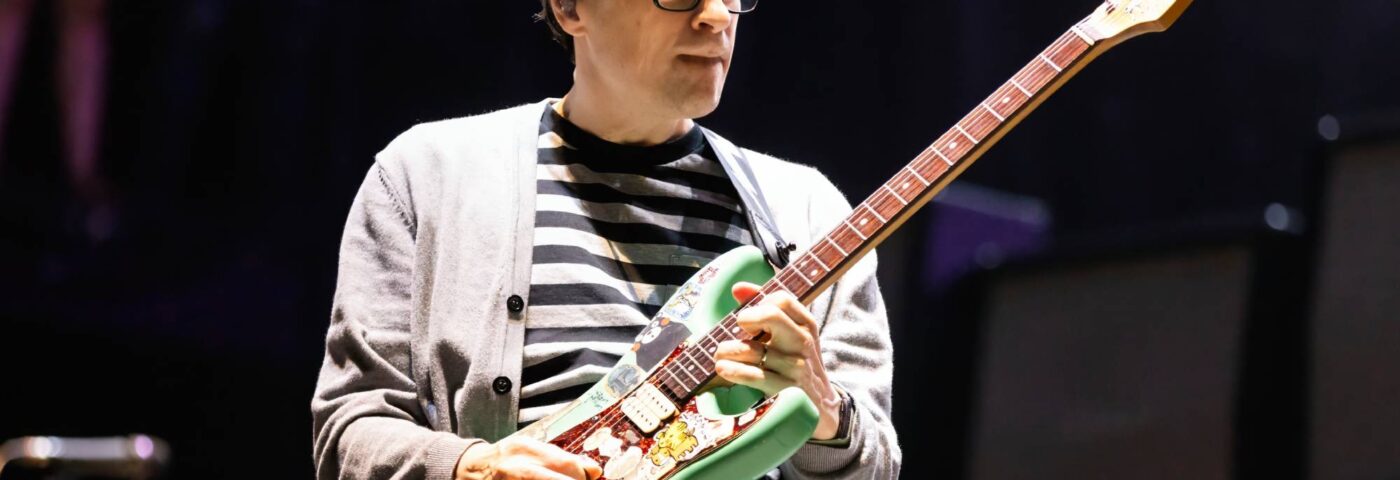Regardez Weezer reprendre Hole et jouer un ensemble de chansons rares en Californie avant la tournée « Blue Album » Regardez Weezer reprendre Hole et jouer un ensemble de chansons rares en Californie avant la tournée « Blue Album »