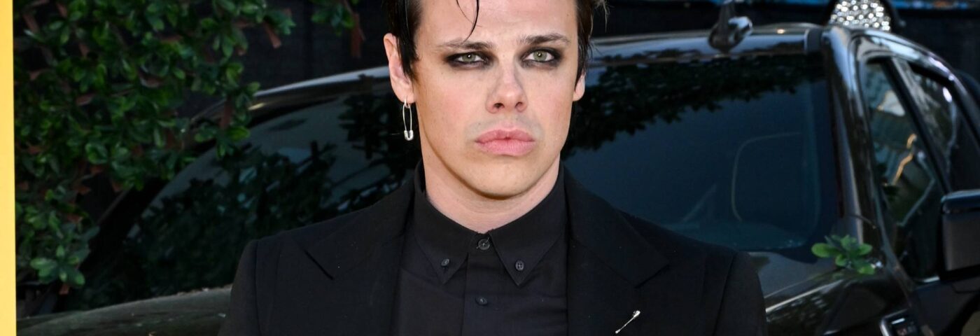 Regardez Yungblud reprendre KISS « I Was Made For Loving You » de la bande originale de « The Fall Guy »