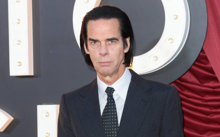 Regardez la première partie de « The Making Of Wild God » de Nick Cave & The Bad Seeds, avec Colin Greenwood de Radiohead