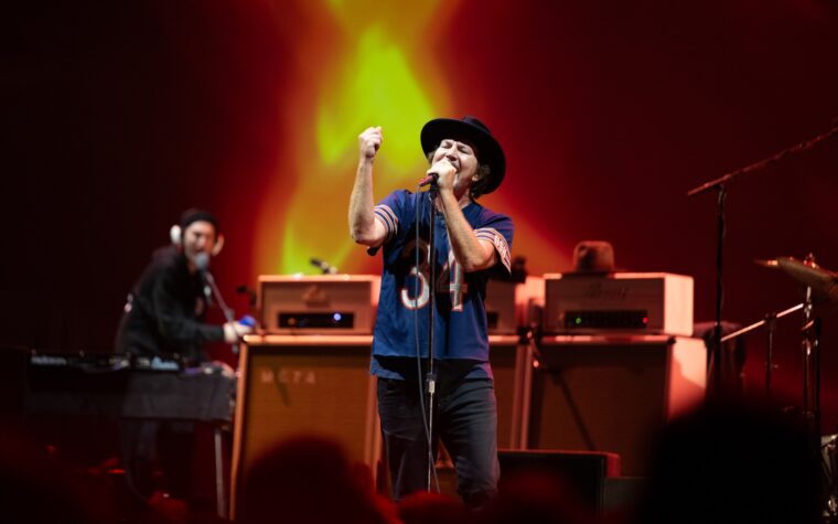 Regardez la tendre reprise de « Hurt » de Nine Inch Nails par Eddie Vedder de Pearl Jam à Seattle