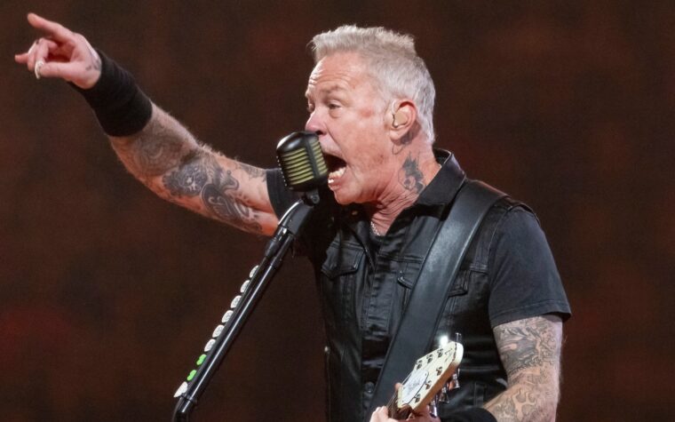 Regardez un moment épique où un orage améliore le spectacle en direct de Metallica