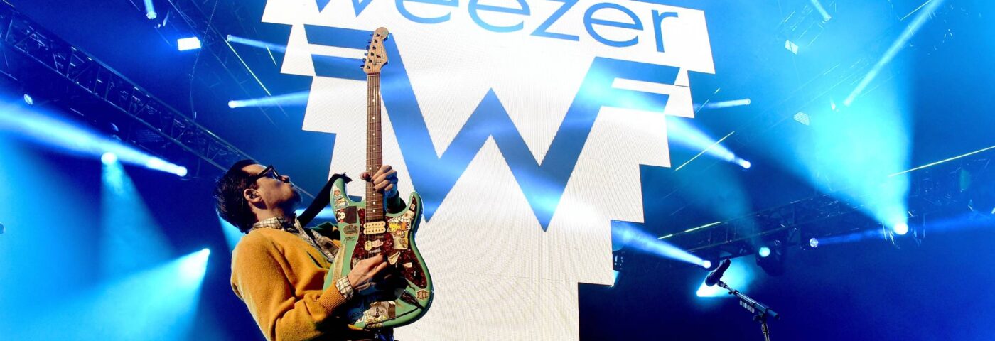 Weezer revient sur le 30e anniversaire de « The Blue Album » et partage des démos maison originales
