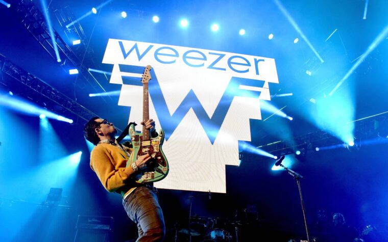 Weezer revient sur le 30e anniversaire de "The Blue Album" et partage des démos maison originales