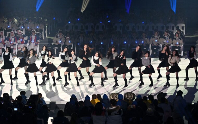 tripleS dévoile un line-up de 24 membres sur son nouveau single « Girls Never Die »