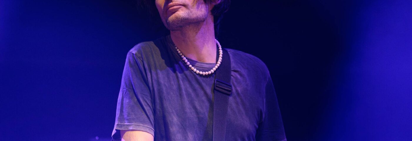 Jonny Greenwood de Radiohead joue une émission en Israël et aurait manifesté contre l'accord d'otages et les élections