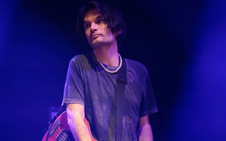 Jonny Greenwood de Radiohead joue une émission en Israël et aurait manifesté contre l'accord d'otages et les élections