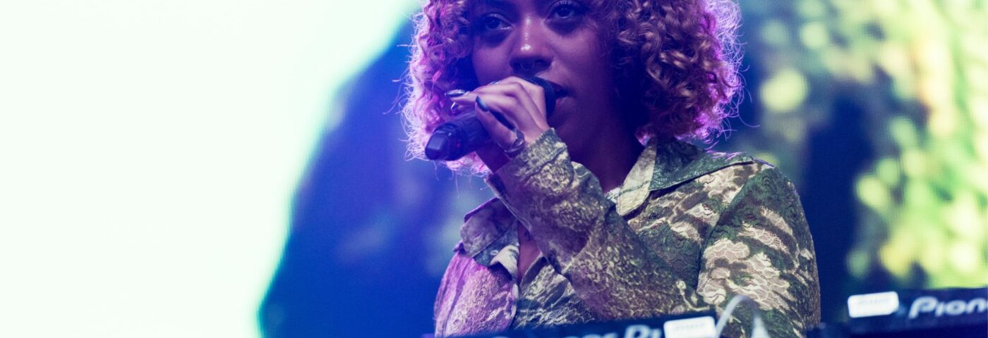Nia Archives révèle son intention de se produire dans le train en direction de Glastonbury