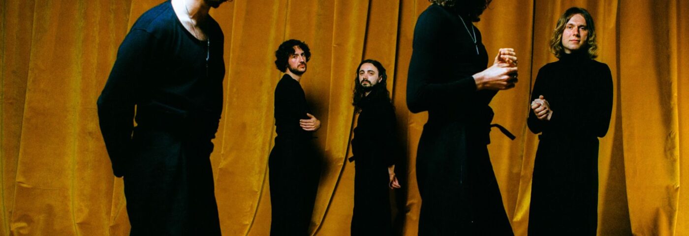 Blossoms annonce un nouvel album « Gary » avec un titre édifiant