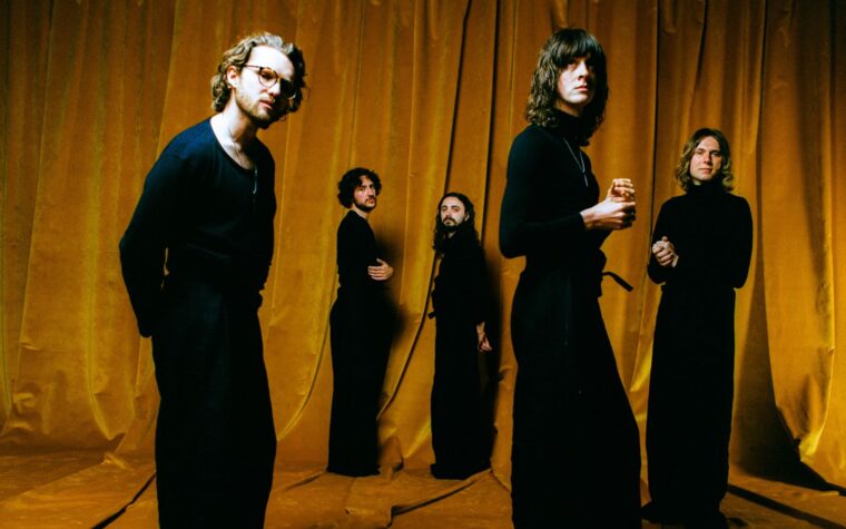 Blossoms annonce un nouvel album « Gary » avec un titre édifiant