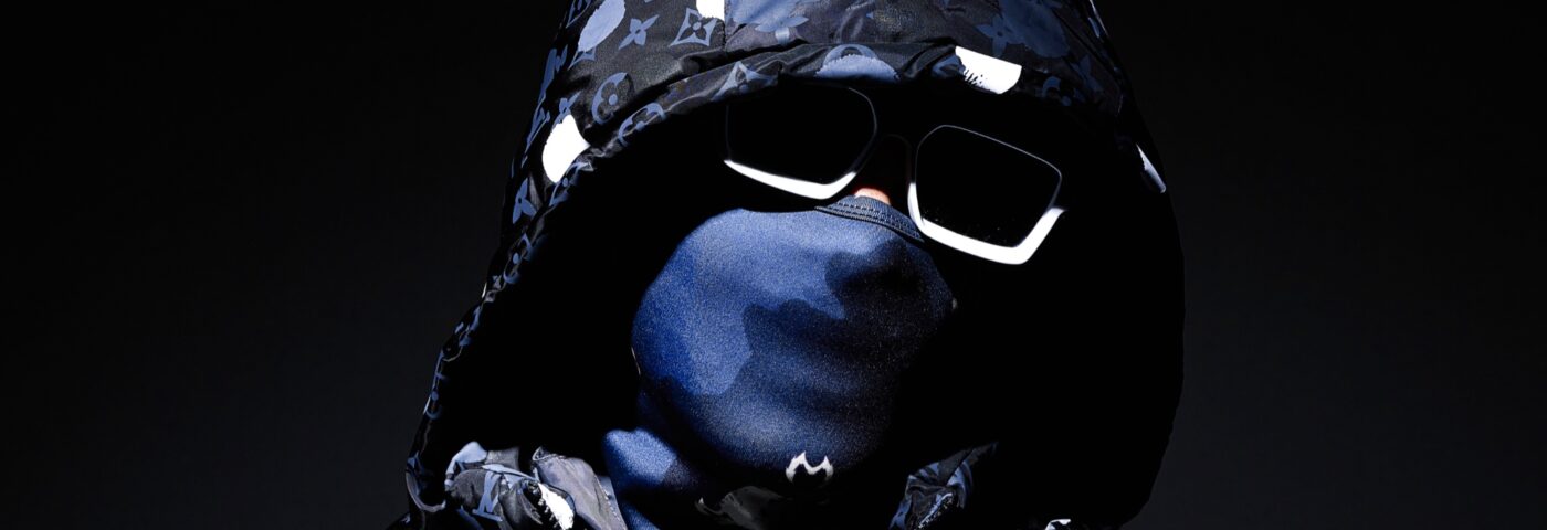 le rappeur mancunien masqué baisse sa garde