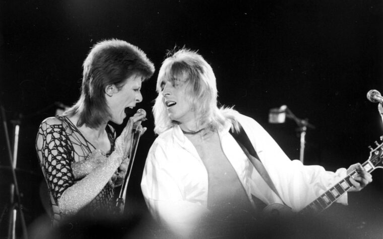 Hull recevra 50 sculptures de rats géants en l'honneur du guitariste de Spiders From Mars, Mick Ronson