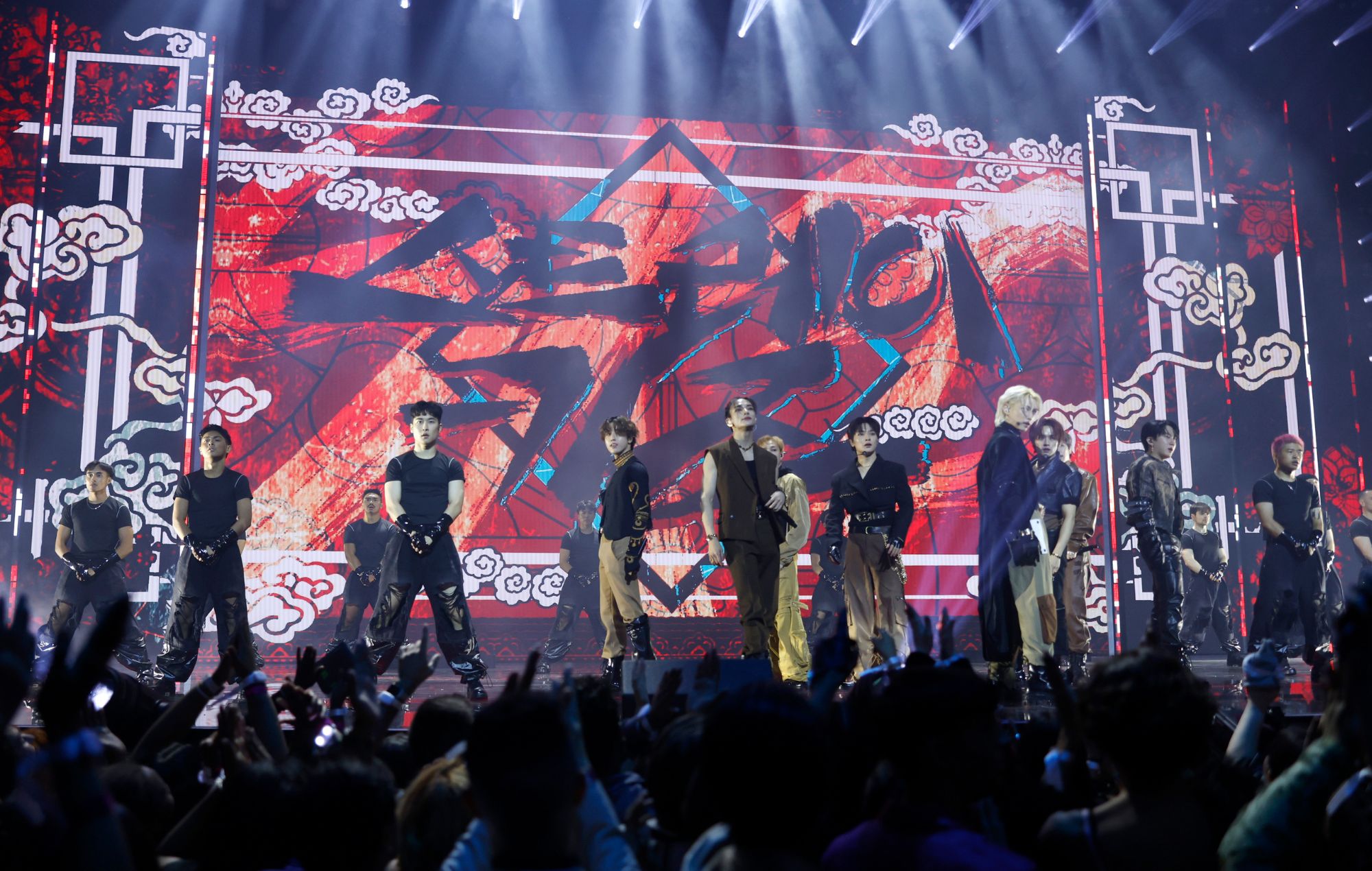 Stray Kids se produit sur scène lors des MTV Video Music Awards 2023