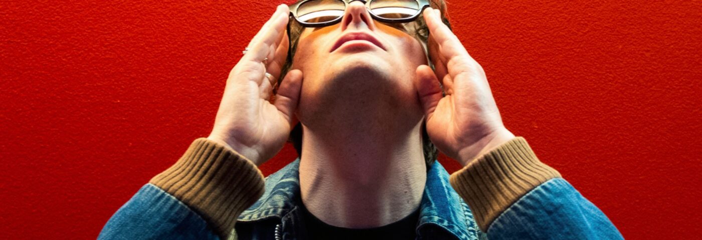 Jack Jones de Trampolene annonce son premier album solo avec le nouveau single « Breathe »