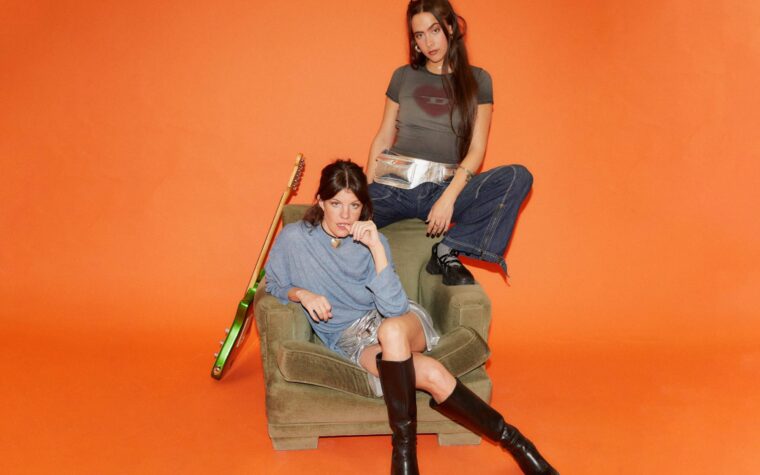 Écoutez le tout premier single en espagnol de Hinds, « En Forma »