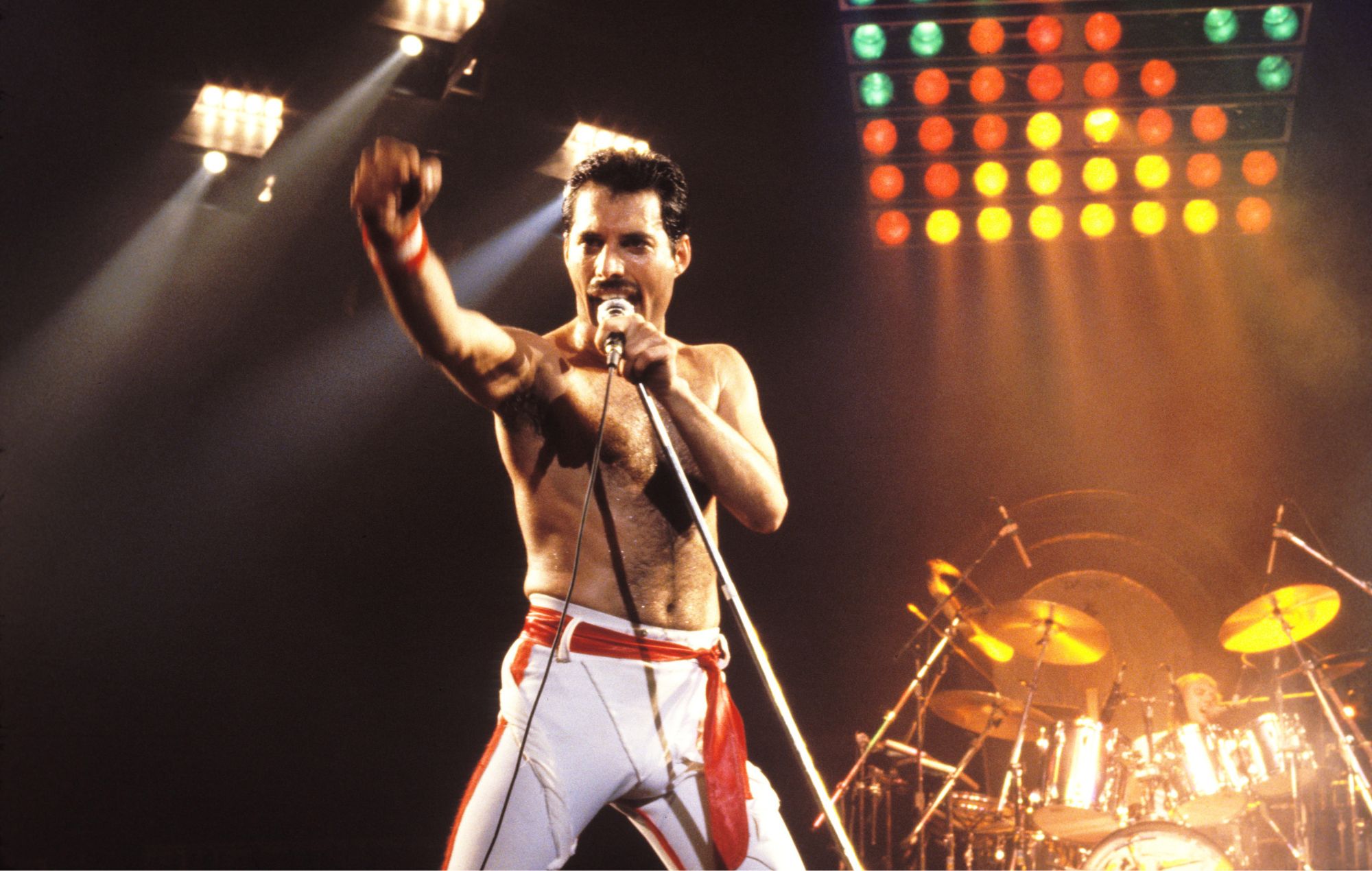 Freddie Mercury de Queen, tournée de 1982 dans divers endroits d'Oakland, en Californie.