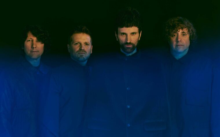 Kasabian partage son nouveau single "Darkest Lullaby" avec une vidéo inspirée des films de gangsters des années 70