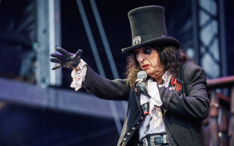 Alice Cooper lance une campagne présidentielle satirique pour 2024