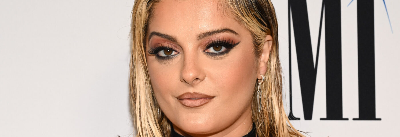 Bebe Rexha expulse un spectateur pour avoir jeté des objets sur scène