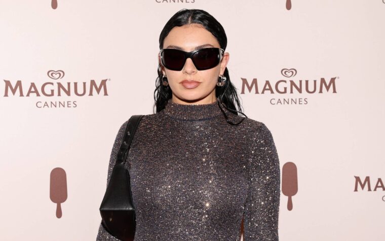 Charli XCX lance la nouvelle chanson « Everything is Romantic » au Primavera Sound 2024