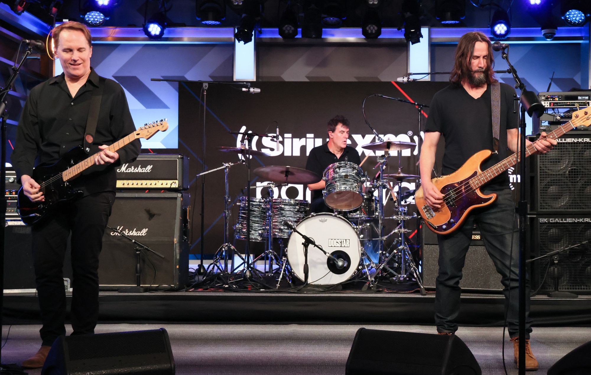 Bret Domrose, Robert Mailhouse et Keanu Reeves de Dogstar se produiront en 2023