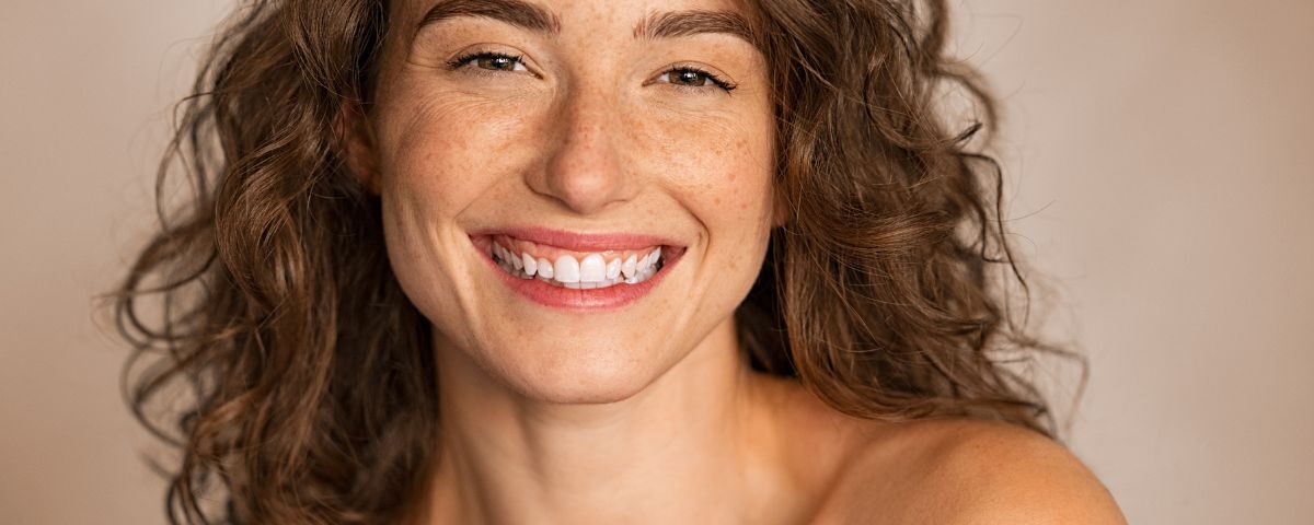 Économie drastique : elle se lave hebdomadairement et réutilise ses vêtements pour diminuer ses dépenses