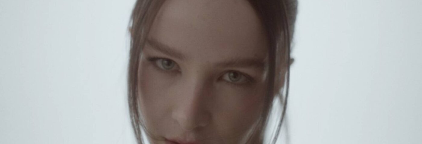 Ela Minus revient avec un nouveau single « COMBAT »