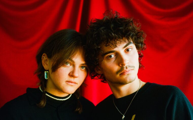 Friko reprend "Weird Fishes/Arpeggi" de Radiohead et annonce une tournée au Royaume-Uni et en Europe