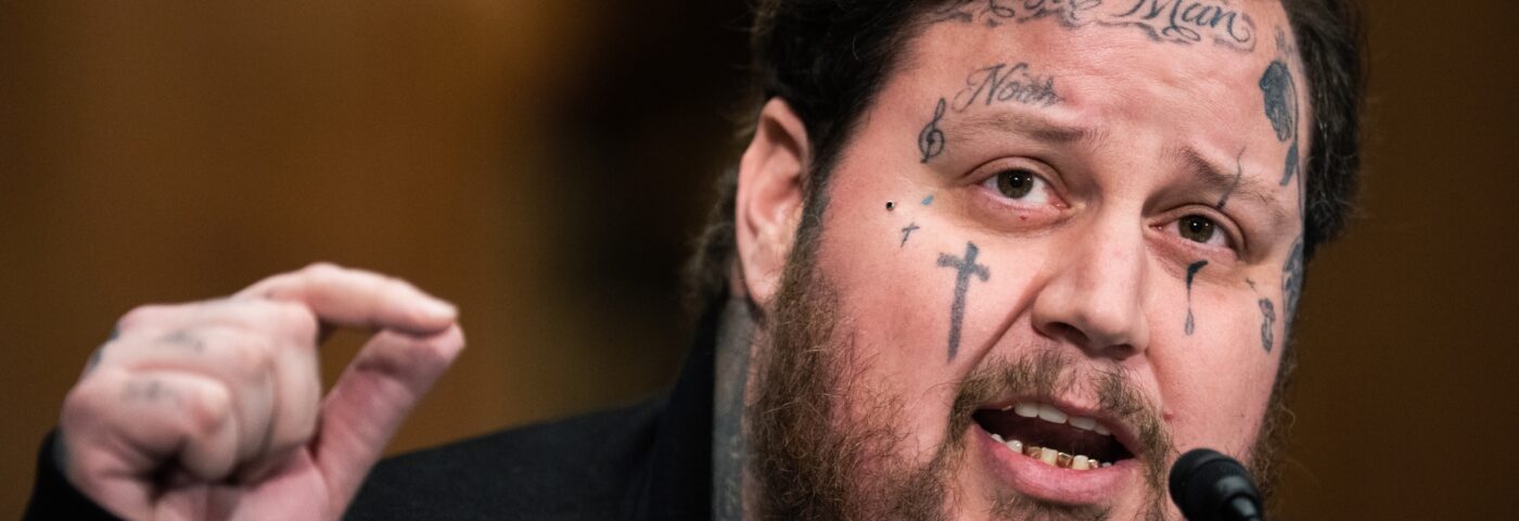 Jelly Roll a du mal à réserver une tournée mondiale en raison de son casier judiciaire