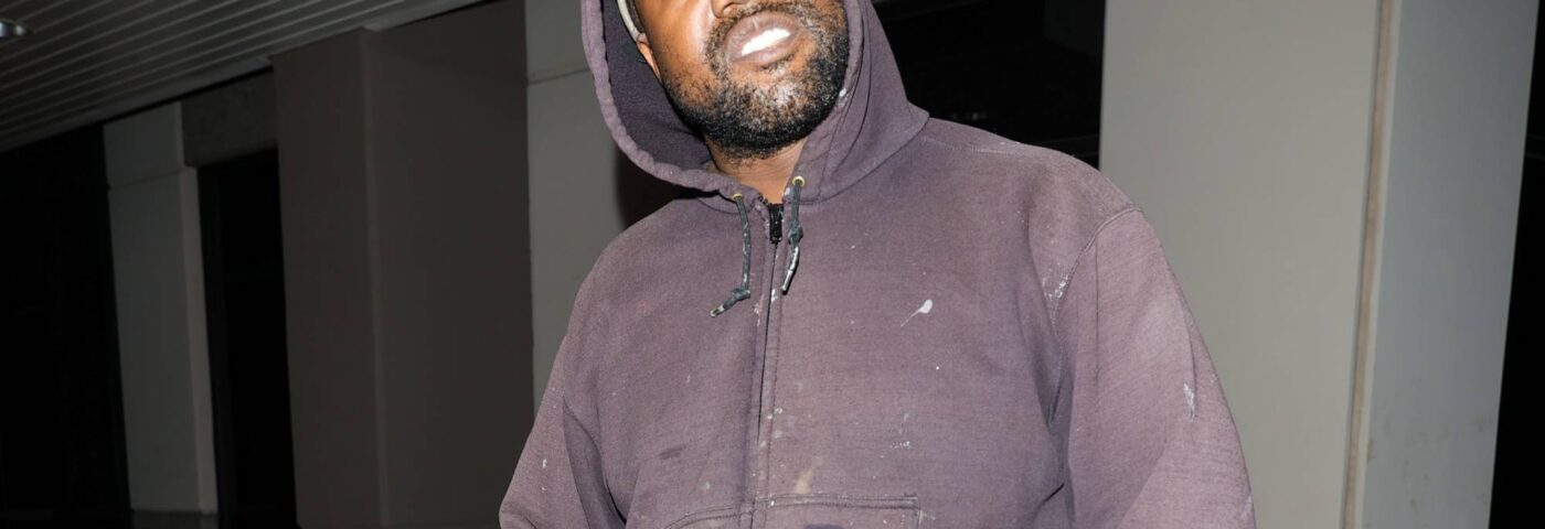 Kanye West rejette les allégations de harcèlement sexuel contre lui comme étant « sans fondement » et annonce son intention de poursuivre en justice pour « coercition sexuelle »