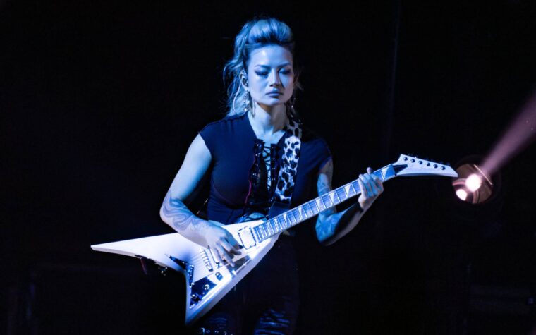 Kiki Wong, nouveau guitariste des Smashing Pumpkins, s'exprime après les premiers concerts avec le groupe