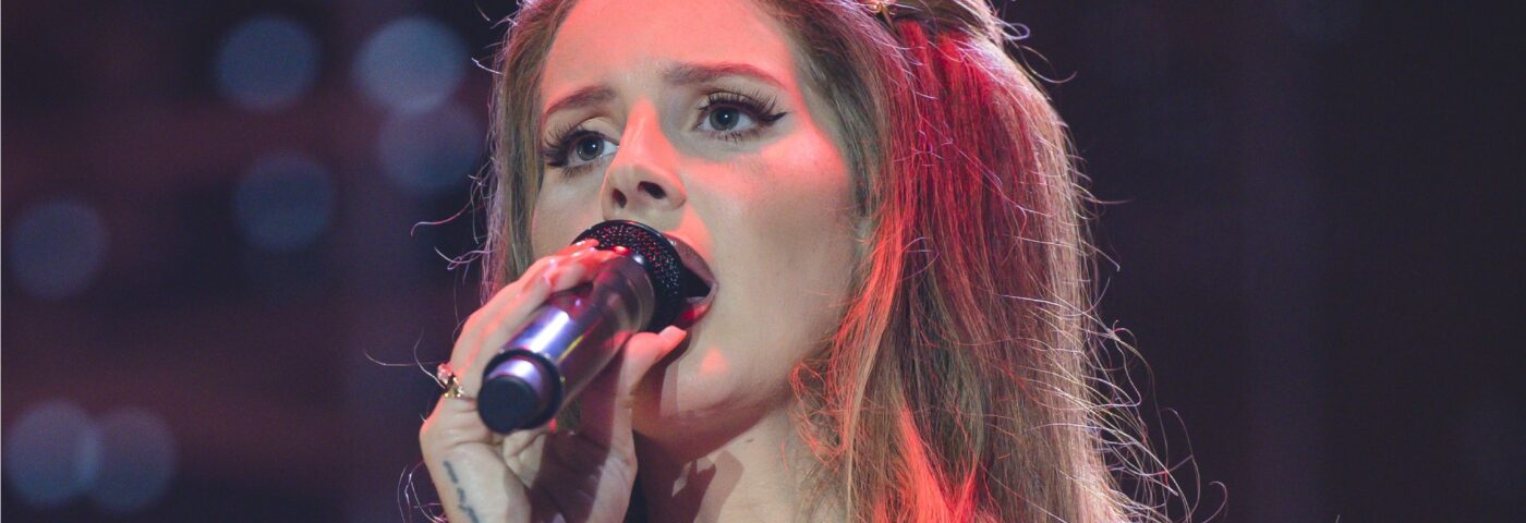 Lana Del Rey s'exprime sur sa « bagarre » avec les « harceleurs » à Paris : « Ne me suivez pas » Lana Del Rey s'exprime sur sa « bagarre » avec les « harceleurs » à Paris : « Ne me suivez pas »