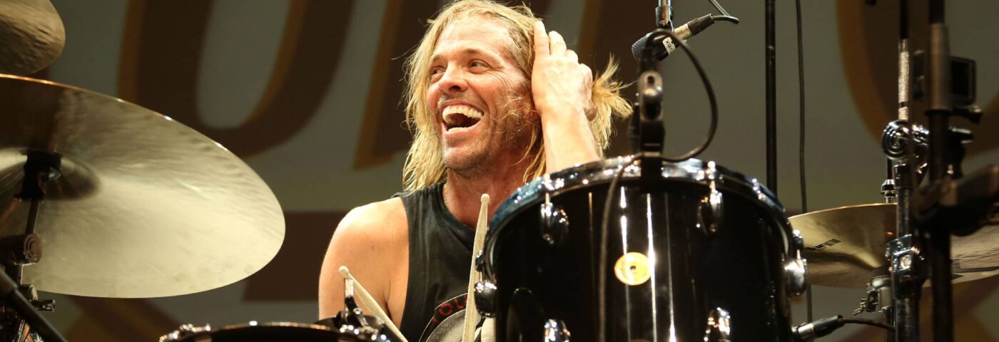 Le batteur tente de jouer toute la discographie des Foo Fighters en une seule fois pour une œuvre caritative