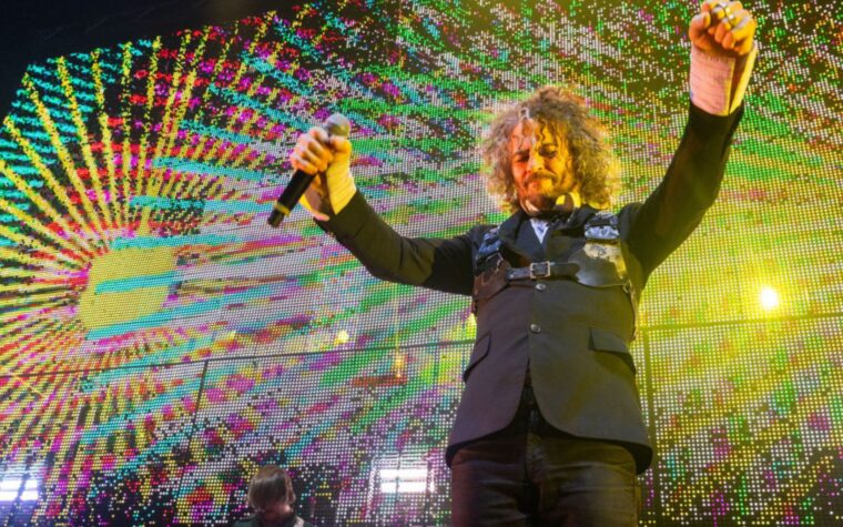 Les Flaming Lips joueront l'intégralité de « Yoshimi Battles The Pink Robots » lors de leur tournée au Royaume-Uni et en Irlande en 2025