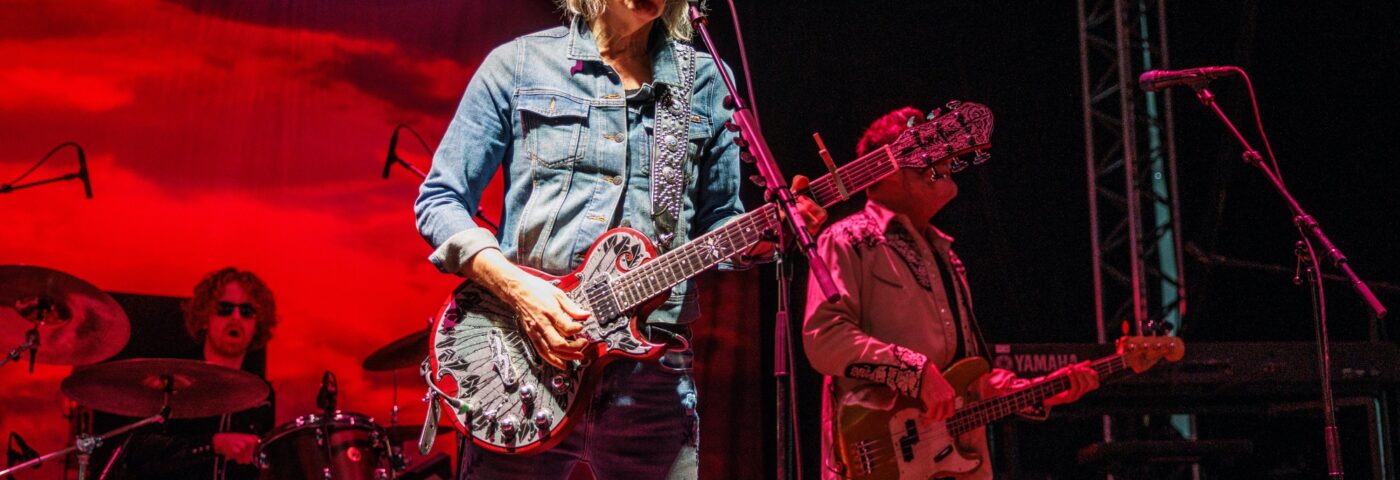 Les Waterboys annoncent une tournée au Royaume-Uni en 2025
