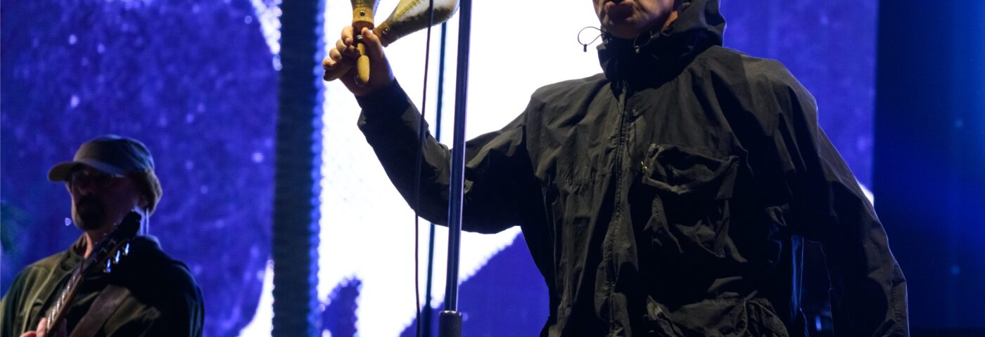 Liam Gallagher fait ses débuts avec la démo « rap » d'Oasis Sawmills de « Columbia »