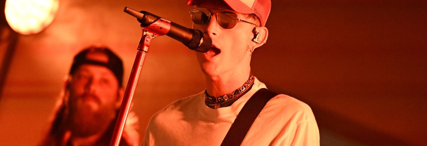 Machine Gun Kelly poursuit une nouvelle ère country en reprenant « Sun To Me » de Zach Bryan Machine Gun Kelly poursuit une nouvelle ère country en reprenant « Sun To Me » de Zach Bryan