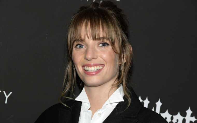 Maya Hawke se dit "à l'aise de ne pas mériter" la vie qu'elle a à cause du népotisme
