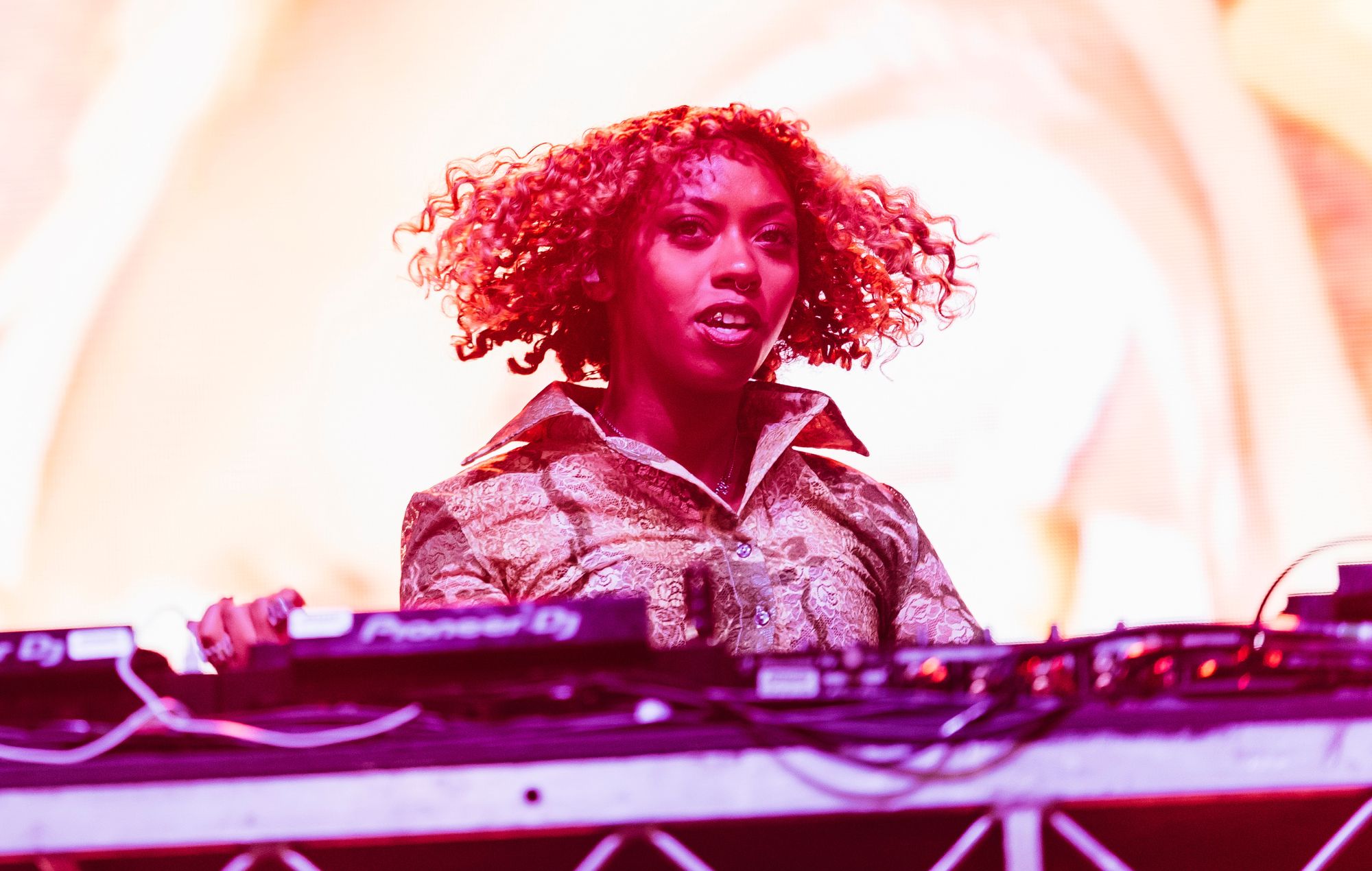 Nia Archives se produit lors du Laneway Festival le 10 février 2024