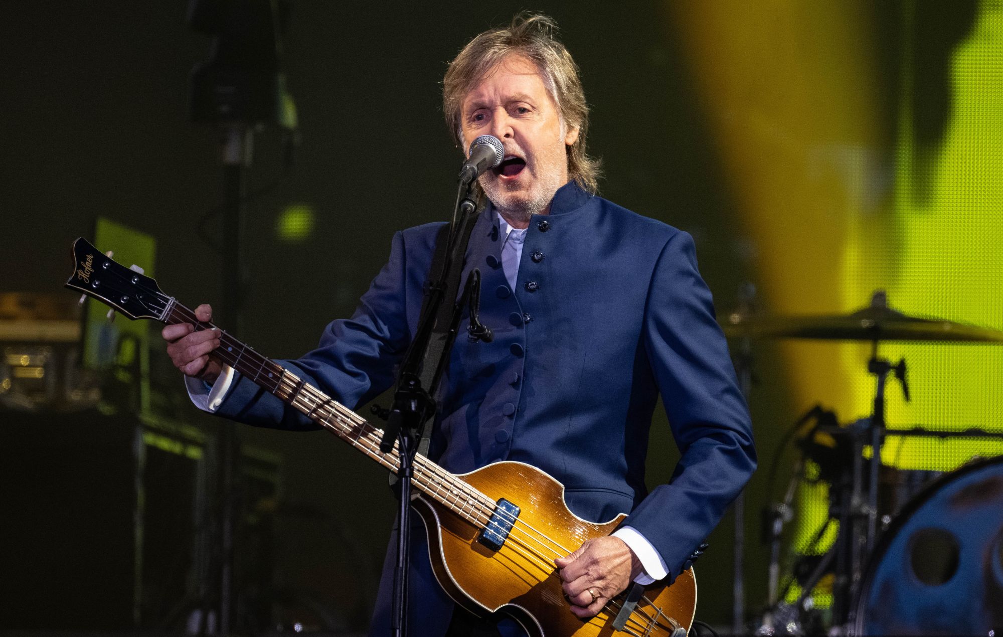 Paul McCartney se produit sur la Pyramid Stage pendant le quatrième jour du Glastonbury Festival à Worthy Farm, Pilton, le 25 juin 2022 à Glastonbury, en Angleterre.