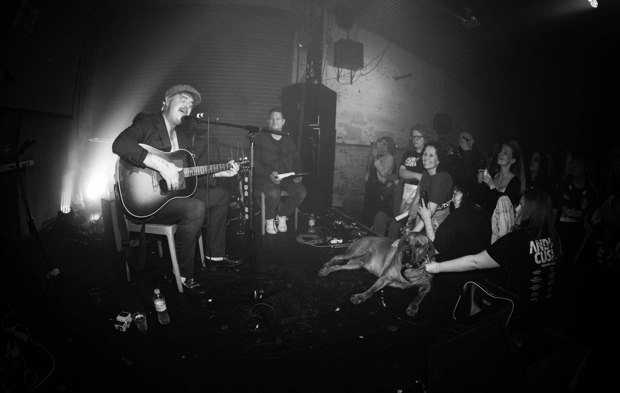 Pete Doherty se produit à la fête d'anniversaire de Strap Originals à Manchester.  Crédit : Barnaby Fairley