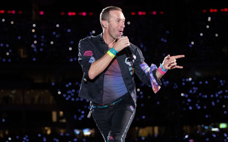 Regardez Coldplay faire ses débuts avec la nouvelle chanson « All My Love » à Athènes