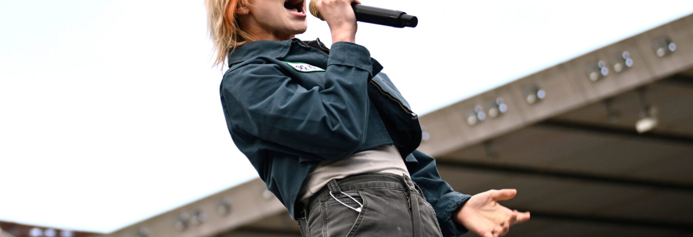 Regardez Paramore ouvrir pour Taylor Swift au premier spectacle britannique « Eras » à Édimbourg Regardez Paramore ouvrir pour Taylor Swift au premier spectacle britannique « Eras » à Édimbourg