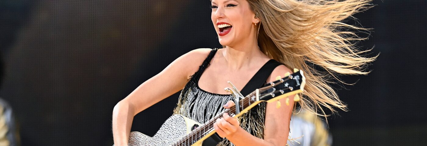 Regardez Taylor Swift présenter son mashup de « This Is What You Came For » et « Gold Rush » à Liverpool