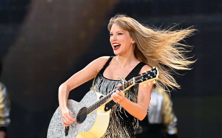 Regardez Taylor Swift présenter son mashup de "This Is What You Came For" et "Gold Rush" à Liverpool