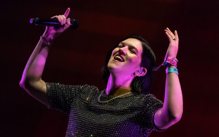 Voici ce que Romy a joué à Glastonbury 2024